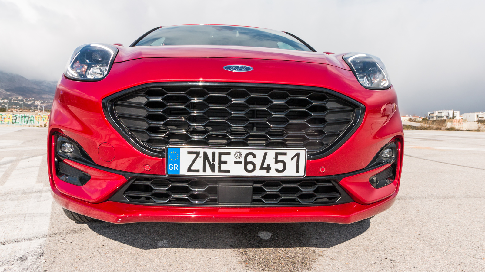 Μυώδες και αθλητικό το αμάξωμα του Ford Puma, που ξεχωρίζει στο δρόμο